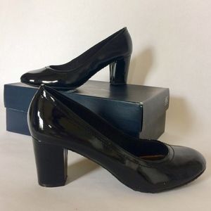 Anne Klein retro, black patent leather pumps